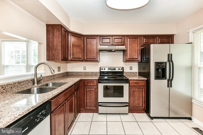 Building Photo - 12856 Mill Brook Ct