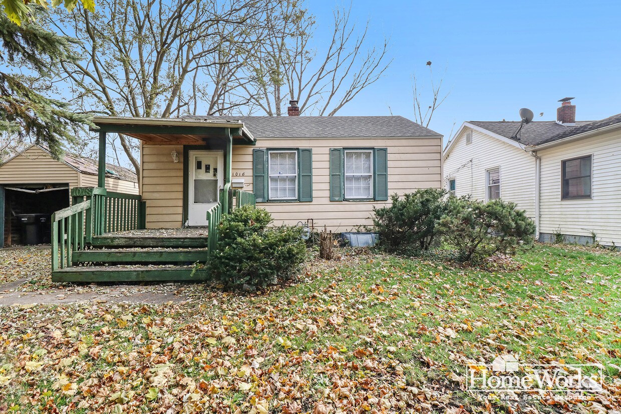 Primary Photo - 1018 S Lombardy Dr