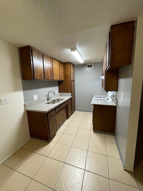 Kitchen - 222 Goodman St