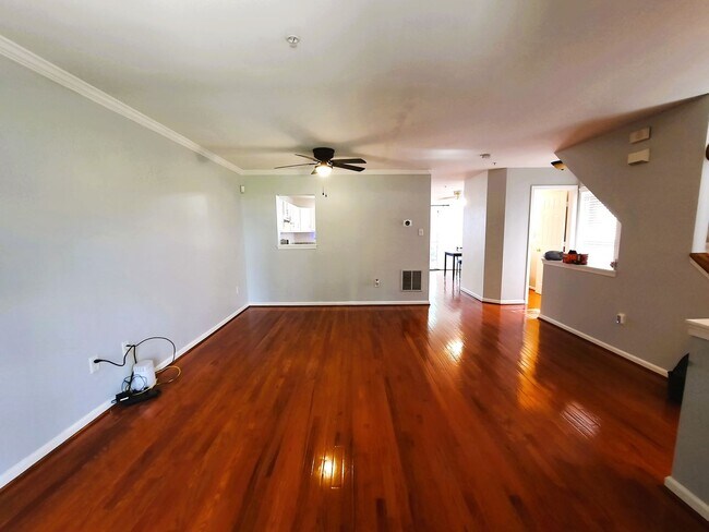 Building Photo - Rarely Available EOG Townhouse in Owings M...