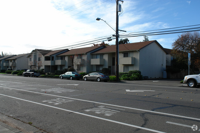 Building Photo - Spring Lake Apartments