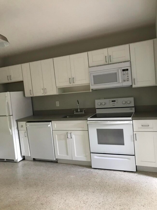 Building Photo - 240 Wenonah Pl