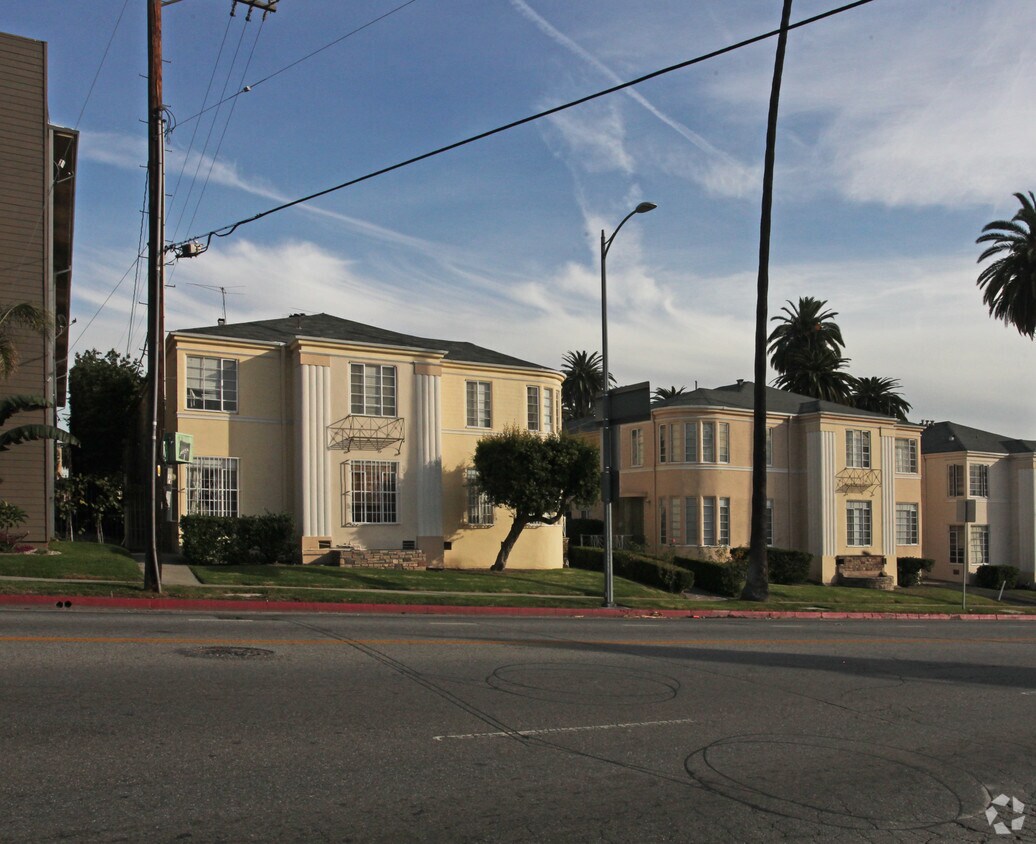 Primary Photo - 2102 N Vermont Ave