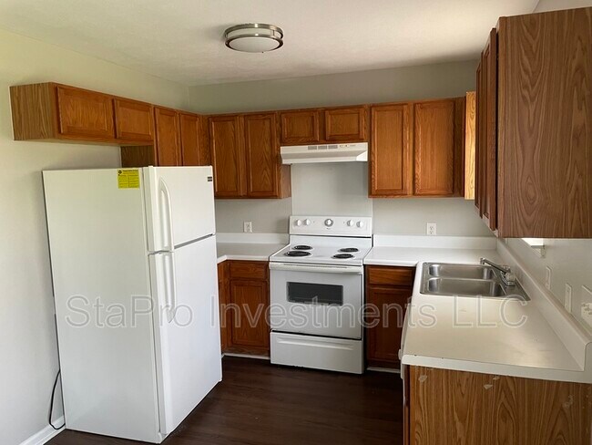 Building Photo - 131 Village Pl