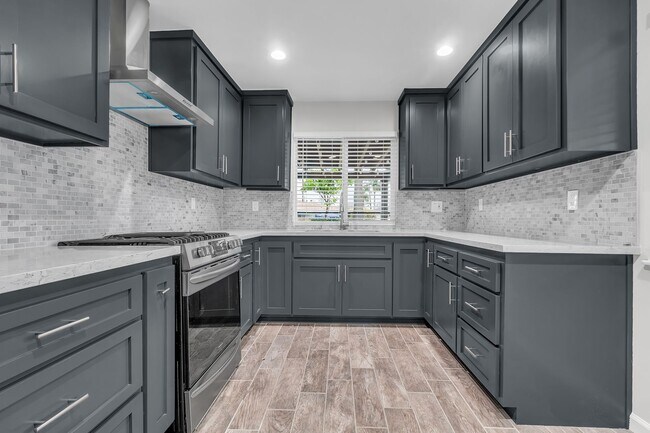 Foto del edificio - 16223 Haldane St