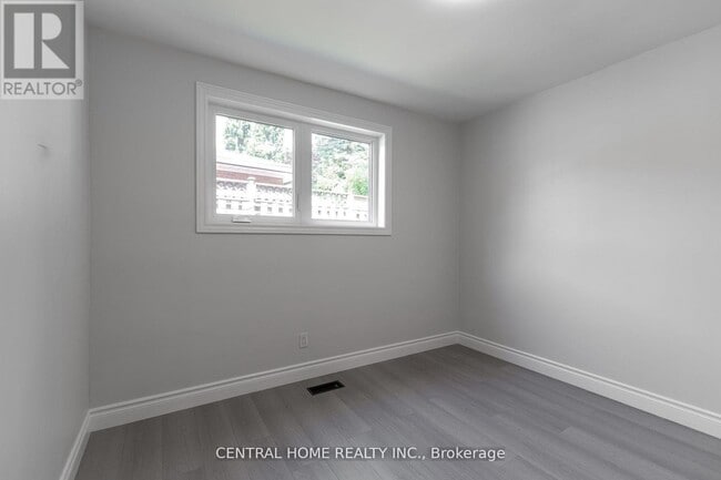 Building Photo - 19 Valleycrest Ave