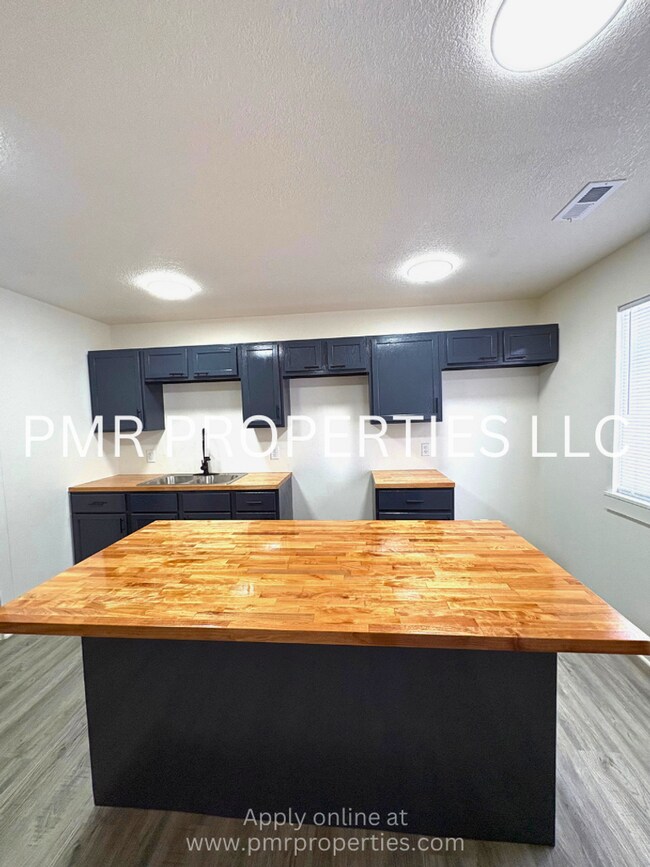 Foto del edificio - 3 Bedrooms/2 Bathroom House