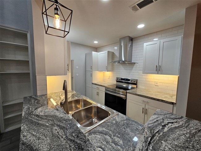 Building Photo - 2209 Singletree Ave