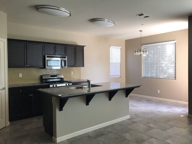 Building Photo - 3 Bedroom 2 Bath