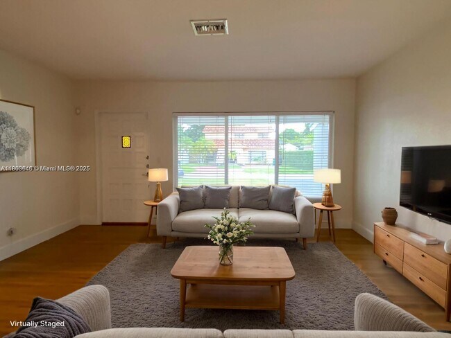 Foto del edificio - 6351 SW 26th St