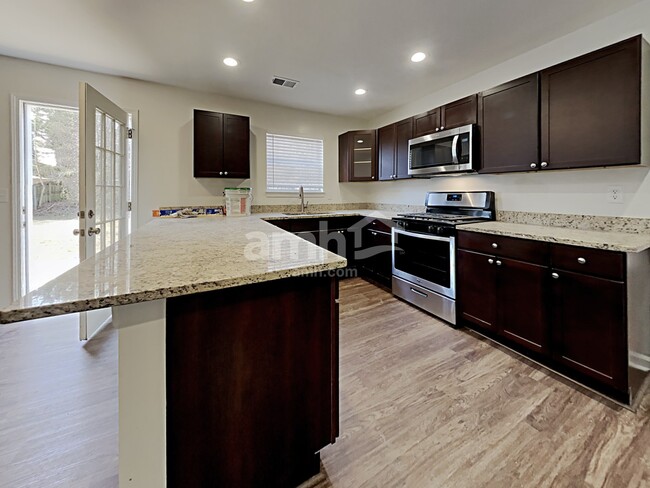 Foto del edificio - 5228 Silver Springs Dr