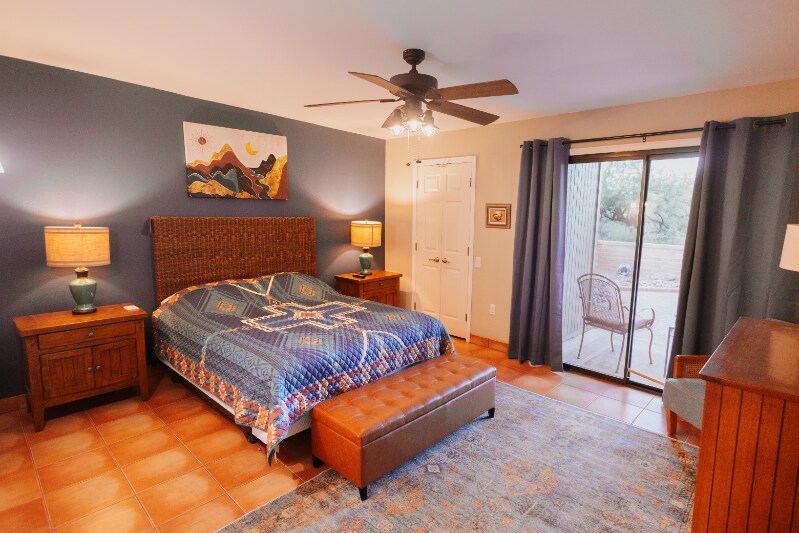 Primary Photo - 1230 W Camino del Pato