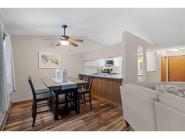 Foto del edificio - 4151 Boone Ave N