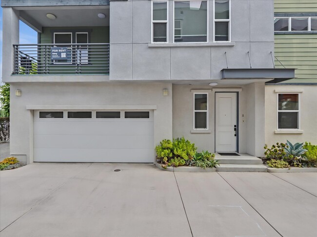 Building Photo - 2070 Maple Ave