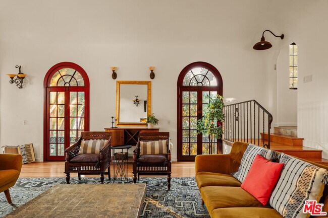 Building Photo - 2002 N Las Palmas Ave