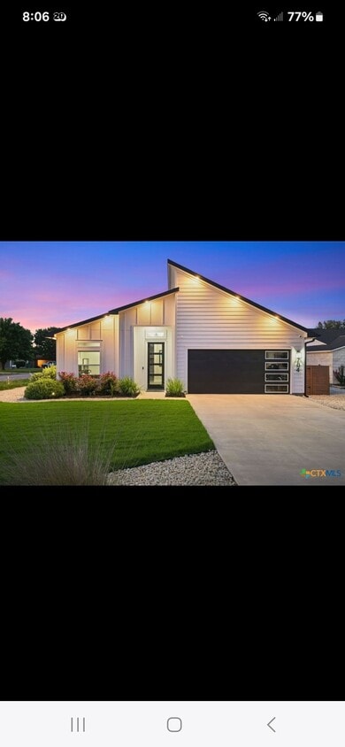 Primary Photo - 704 Poe Cir
