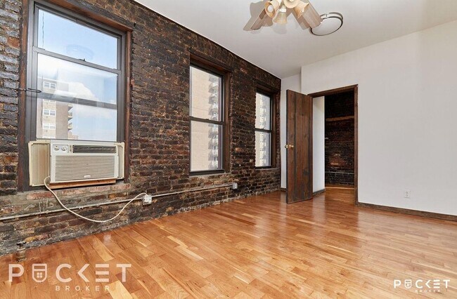 Building Photo - 647 E 11th St