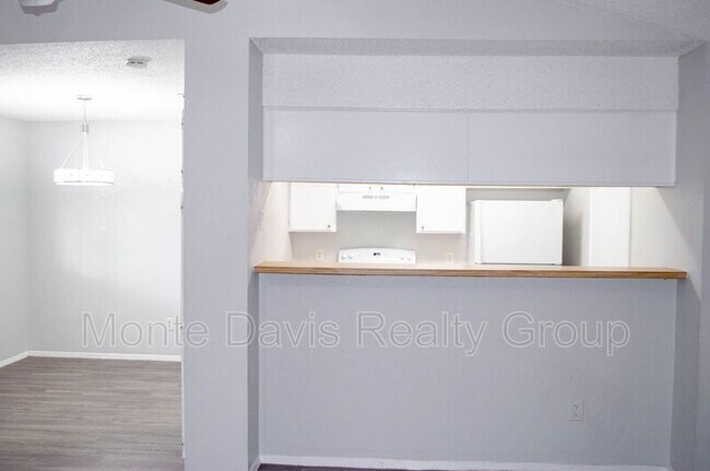 Foto del edificio - 11800 Alpheus Ave