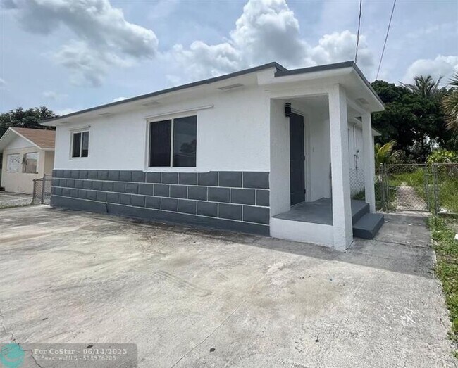 Foto del edificio - 1449 W 36th St