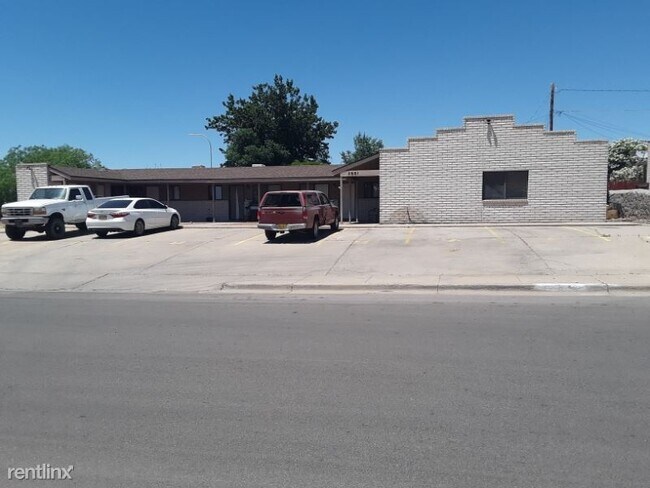 Building Photo - 2901 Los Amigos Ct