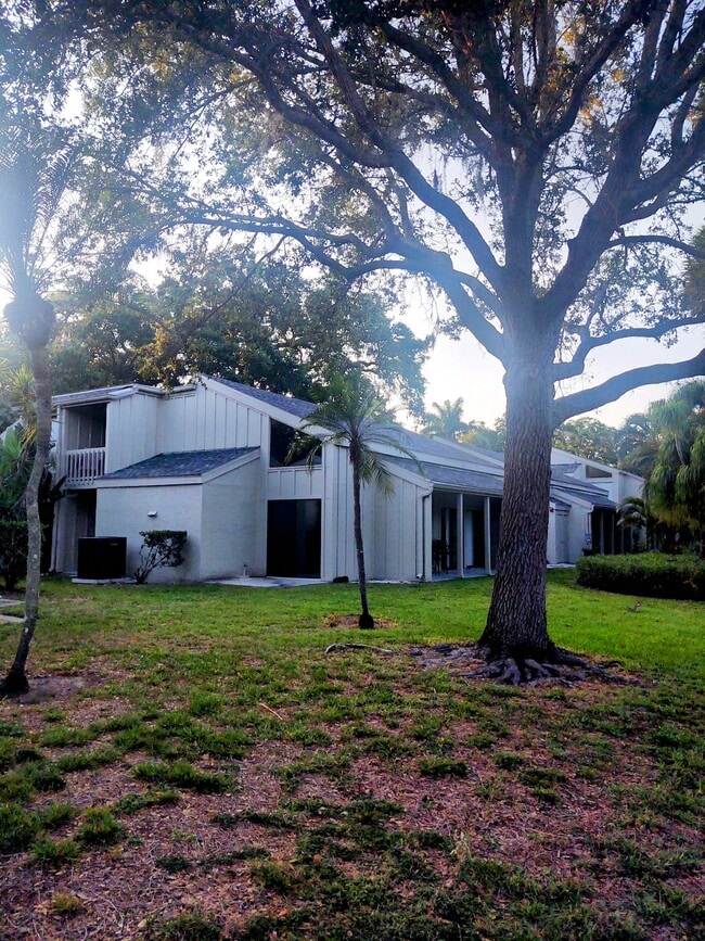 Estructura/Vista independiente - 2208 Bahia Vista St