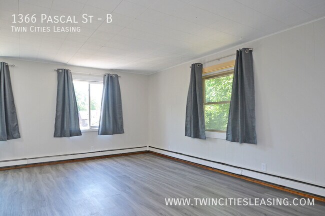 Building Photo - Top Level Studio