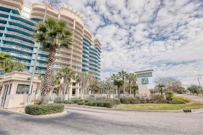 Building Photo - 2228 Beach Dr