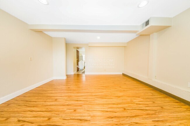 Foto del edificio - 631 Carolina St