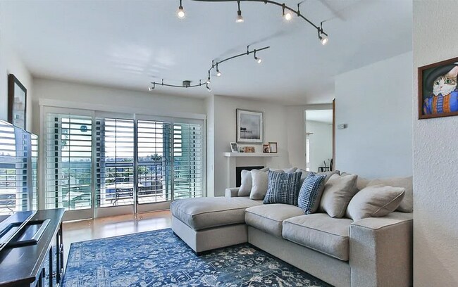 Foto del edificio - 2 Bed, 2 Bath Condo-Triana complex in Bank...