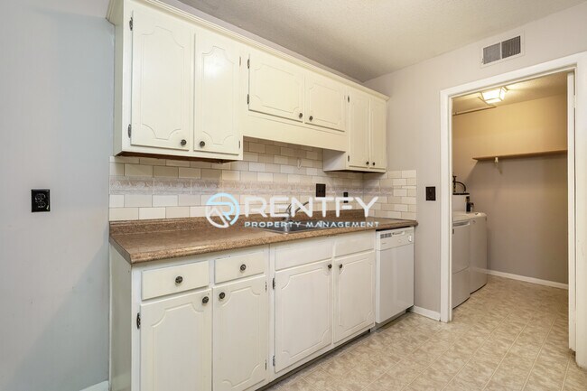 Foto del edificio - 2260 Sunderland Rd