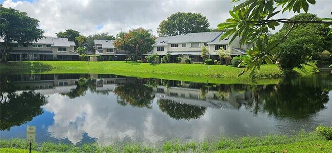 Foto del edificio - 2262 Discovery Cir W