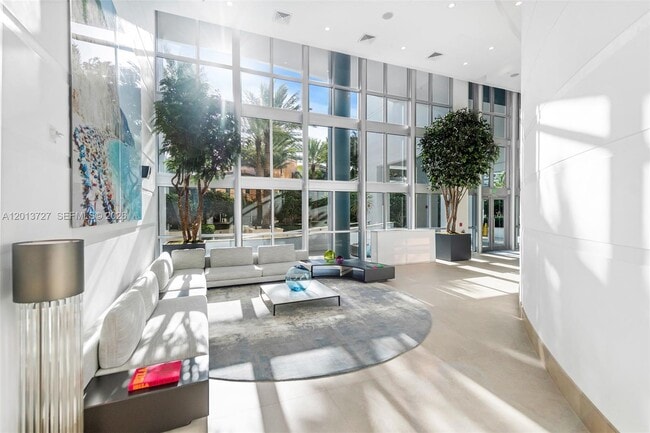 Foto del edificio - 5959 Collins Ave