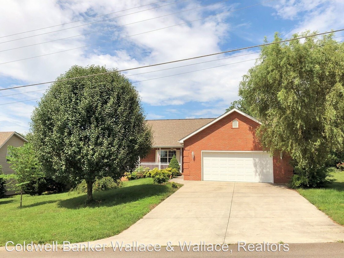 Foto principal - 3 br, 2 bath House - 2240 Berrywood Drive