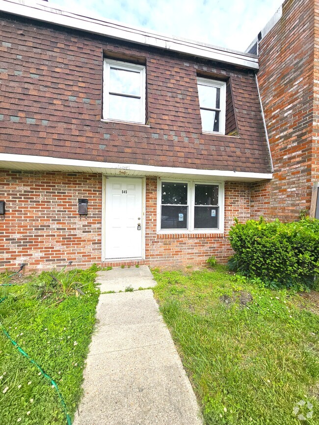 Building Photo - 545 Priscilla St