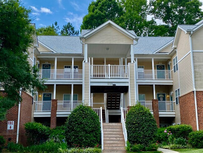 Front of Complex - 611 Glenolden Ct