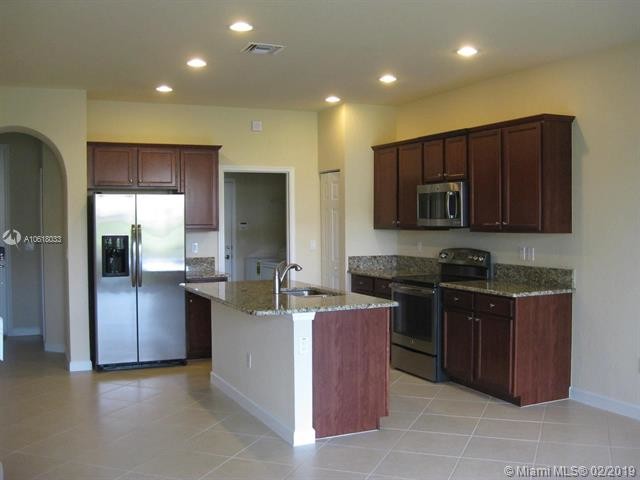 Building Photo - 10169  Wellington Parc Dr  10169