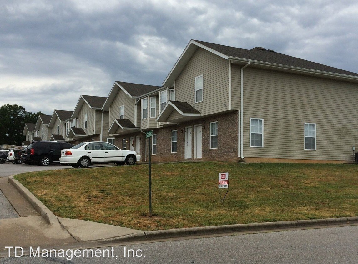 5551 N Green Ln, Ozark, MO 65721 Condo for Rent in Ozark, MO