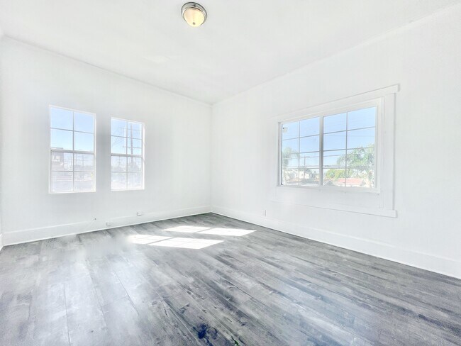 Foto del edificio - 738 W 56th St