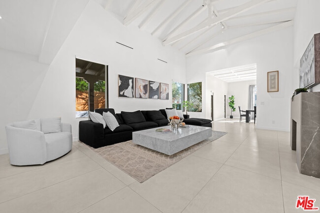 Building Photo - 201 S Bedford Dr