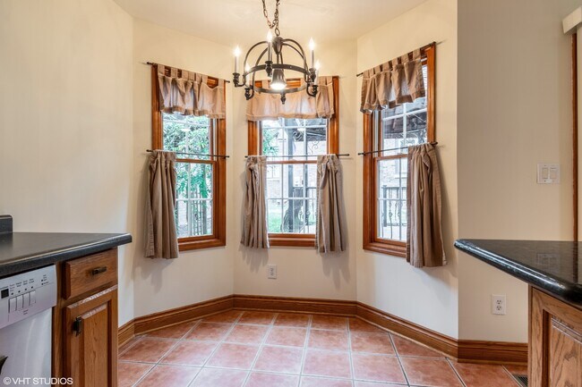 Foto del edificio - 2542 N Talbott St