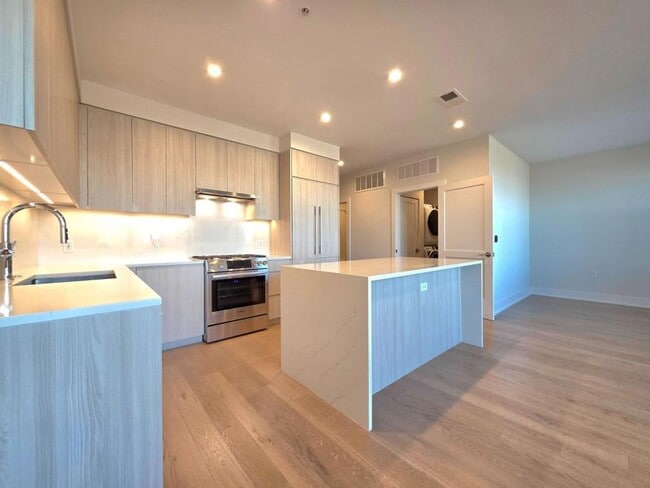 Foto del edificio - 737 Swann Ave