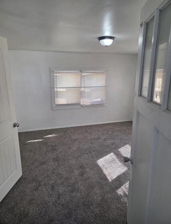 Foto del edificio - 1129 E Maple St