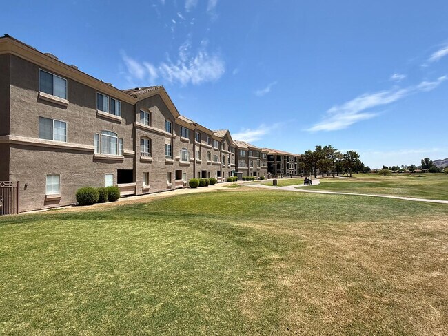 Foto del edificio - 4455 E Paradise Vlg Pkwy S