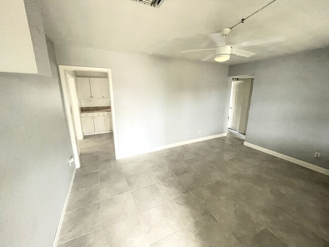 Building Photo - 5283 Jasmine Cir