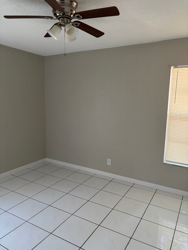Building Photo - 1440 SW 41st Ave