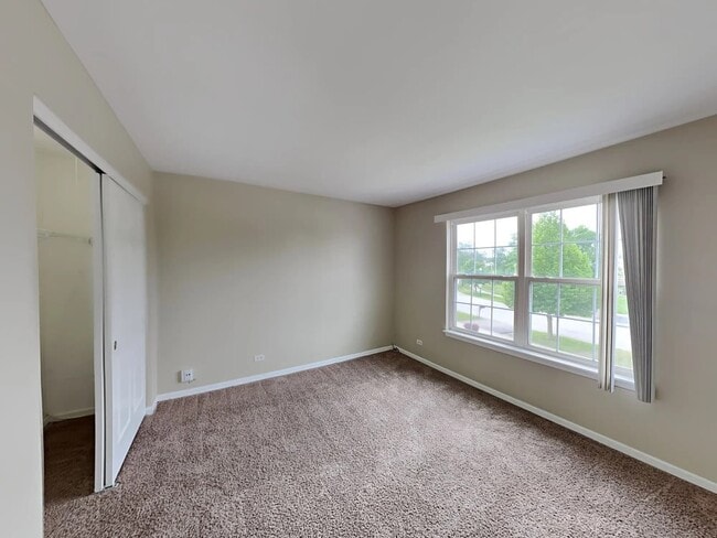 Building Photo - 6223 Pond View Dr