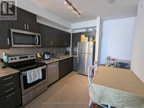 Building Photo - 1486 Bathurst St