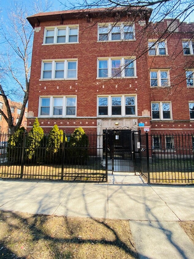 7603 S Essex Ave Unit 1, Chicago, IL 60649 Condo for Rent in Chicago, IL