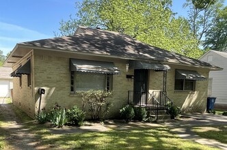 Building Photo - 415 W G Ave