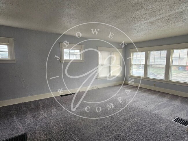 Foto del edificio - Charming 2 Bed, 1 Bath lower duplex in Tol...